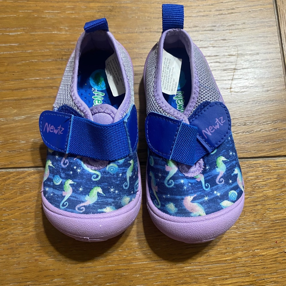 Little girls water shoes 5/6